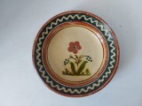 Farfurie ceramica veche vintage model taranesc rustic stantata Bayer Ostmark Topferei Thurnau 1964 (sau 84) Fr Penner, 21cm diametru