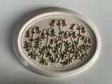 Placheta suedeza din ceramica de Studio GABRIEL Linnaea borealis floarea geamana