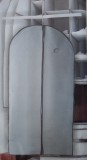 Husa Protectie Haine Textila, 137x60cm, Anti-Praf, Anti-Murdarie, Gri/Neagra, cu Fermoar si Fereastra