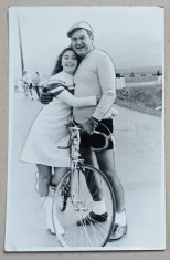 DEM RADULESCU si ANNA SZELES IN FILMUL &amp;#039; VIN CICLISTII &amp;#039; , FOTOGRAFIE DE PRESA , 1968 foto