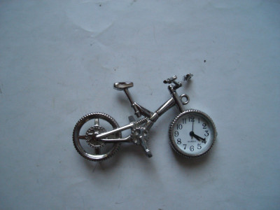 Ceas de birou quartz sub forma de bicicleta, stare foarte buna foto