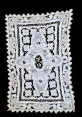 CENTRU DE MASA / VINTAGE DIN BUMBAC CU BRODERIE MANUALA, MADEIRA