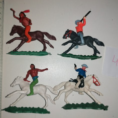 LOT 4 FIGURINE VECHI CALARETI COWBOY SI INDIENI - HONG KONG