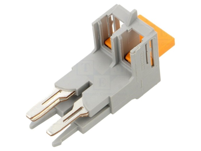 Conector punte pentru șină