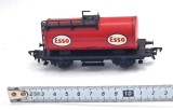 vagon cisterna Fleischmann &quot;Esso&quot; ( rosu, tancul din metal ) ( HO ) 95 lei trenulet colectie Diorama cai ferate