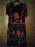 Rochie din voal, cu flori rosii