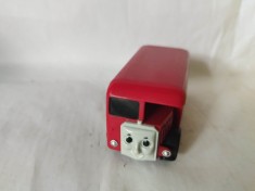 bnk jc Tomy Thomas &amp; Friends - autobuz Bertie cu baterie functional - Tomy 1995