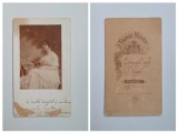 Fotografie de colectie Cabinet, Atelier Franz Mandy, Fotograful Curtii Regale, Doamna eleganta din profil (posibil actrita), Bucuresti, Romania, 1878?