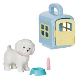 Cusca cu catel alb, biberon si castron din plastic, multicolor