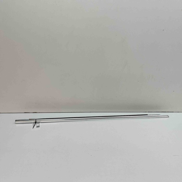 Chedar geam ușă dreapta față AUDI A5 Avant 2024 OEM: 8B3837476