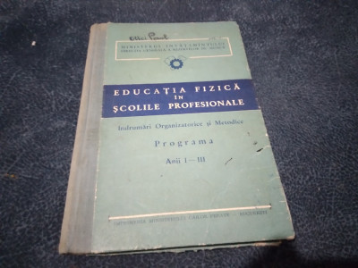 EDUCATIA FIZICA IN SCOLILE PROFESIONALE INDRUMARI 1954 foto