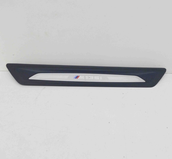 Ornament prag dreapta față BMW 1 F20 2013 OEM: 8055520