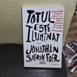 TOTUL ESTE ILUMINAT - JONATHAN SAFRAN FOER