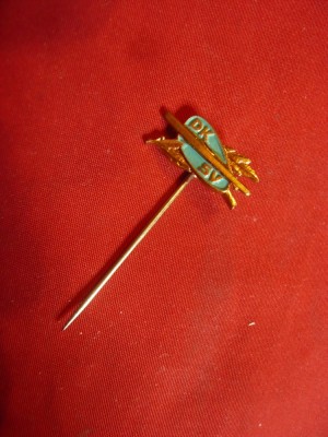 Insigna veche Sportiva- Federatia Caiac Canoe DDR,metal si email ,d=2,3cm foto