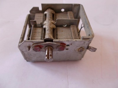 CONDENSATOR VARIABIL ANUL 1958 . foto