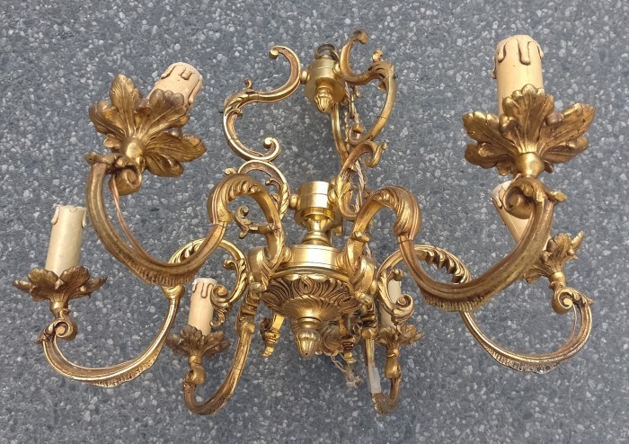 Un superb candelabru din bronz masiv cu 6 brațe in stilul Rococo