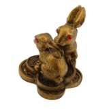 Statueta Feng Shui din rasina cu pereche de iepuri pe monede, 5,6cm, model Q34