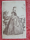 Fotografie tip CDV, femeie in rochie spectaculoasa de epoca, inceput de secol XX