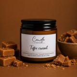 Toffee crocant lum&acirc;nare parfumată handmade din ceară naturală de soia &icirc;n sticlă ambră