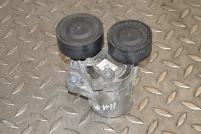 &Icirc;ntinzător de curea BMW 4 Coupe F32, F82 2015 OEM: 7810807 | 13241046