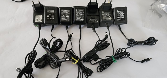 ALIMENTATOR 5V , 4,5V , 4,8 V, TOTAL LOT 7 BUCATI , TOATE FUNCTIONEAZA .