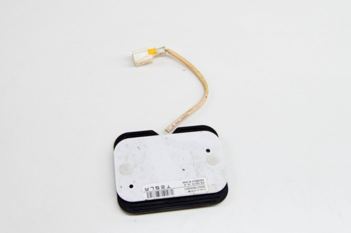 Alt modul de control TESLA MODEL S 2014 OEM: 1005778-00-B | 17344508