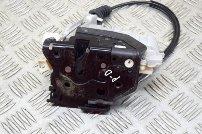 &Icirc;ncuietoare ușă dreapta față VW PASSAT B7 362 2012 OEM: 3C1837016A 13572509