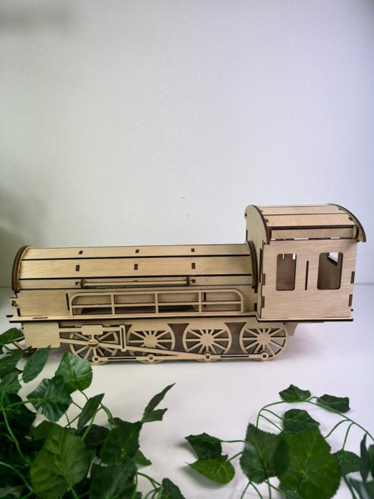 Locomotiva din lemn cu loc pentru sticla si pahare