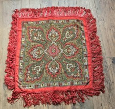 ESARFA - BATIC VINTAGE DIN LANA CU FRANJURI DIN V&Acirc;SCOZĂ