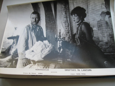 Film/teatru Romania - fotografie originala (25x19) - dreptate in lanturi (2) foto