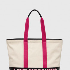 Love Moschino poseta