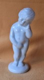 Baietel - produs vechi romanesc, anii 1970, era socialista, bibelou vechi, ceramica portelan, piesa deosebita