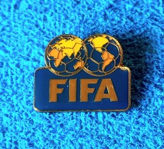 Insigna fotbal - FIFA (fabricant Arthur Gross (ZURICH) foto