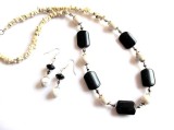 set colier si cercei cu howlite si onix 36662