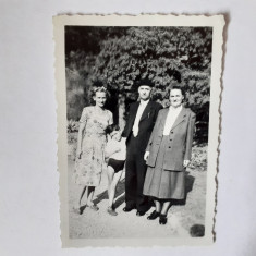 Fotografie cca 6/9 cm de grup din Franța în 1949