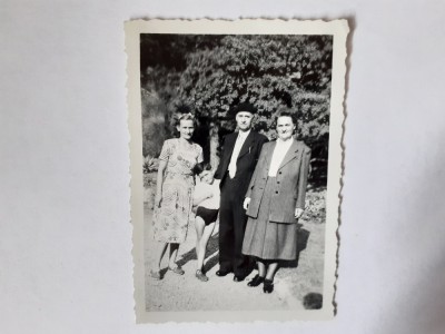 Fotografie cca 6/9 cm de grup din Franța &amp;icirc;n 1949 foto