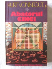 &quot;ABATORUL CINCI&quot;, Kurt Vonnegut, jr. 1983. Colectia GLOBUS nr. 398. Carte noua