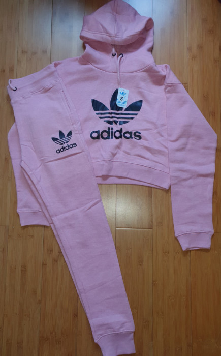 Trening fata Adidas hanorac scurt si pantaloni slim roz masura Small