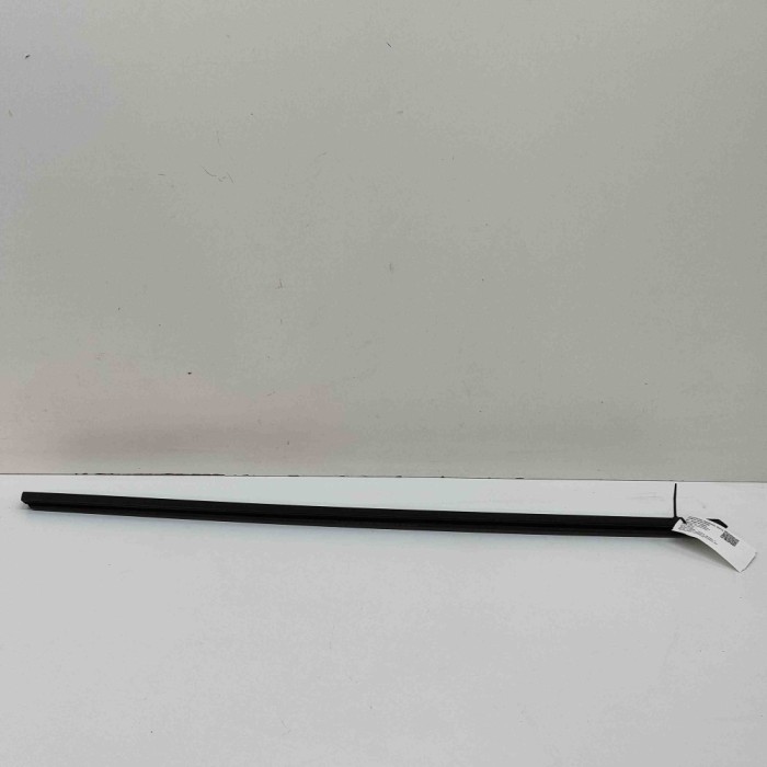 Chedar geam ușă dreapta față TESLA MODEL Y 2024 OEM: 1495712-00-C,1495713-00-C