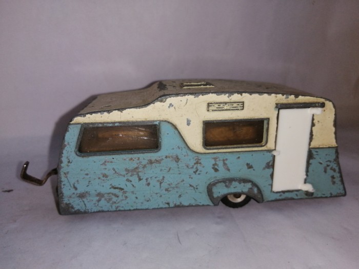 bnk jc Dinky 188 Four Berth Caravan