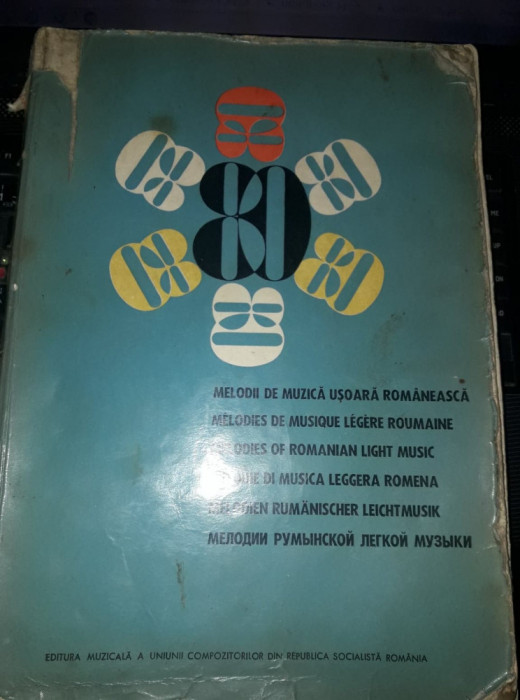 CARTE VECHE 1968.MELODII DE MUZICA USOARA ROMANEASCA,Format MARE,colectie,T.GRAT