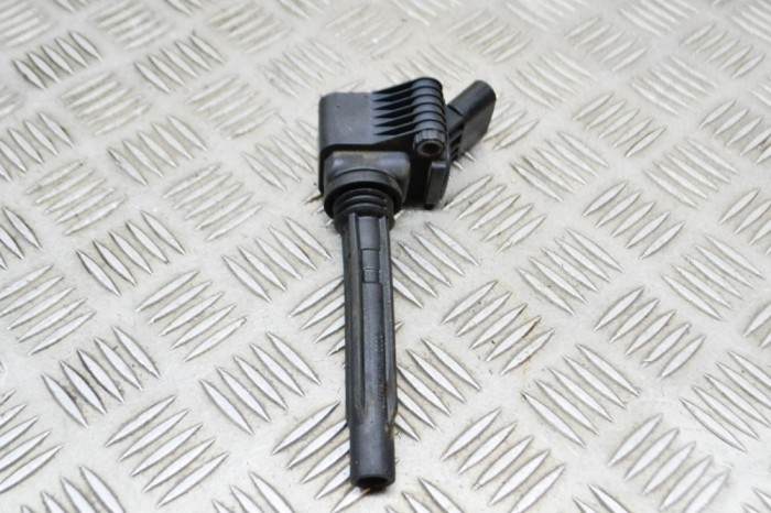 Bobina de inducție de &icirc;naltă tensiune AUDI A1 8X1, 8XK 2014 OEM: 06J905110F,0040102009,1043500008,06K905199 17149654