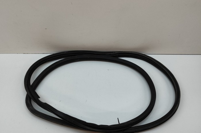 Garnitura ușă st&acirc;nga față MITSUBISHI LANCER VIII CY_A, CZ_A 2008 OEM: 5725A033 | 30427445