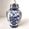 Ginger-Jar japonez / vas ceramic hexagonal cu capac &ndash; porțelan japonez vintage &lsquo;Made in Japan&rsquo; &ndash; decor floral albastru-aur