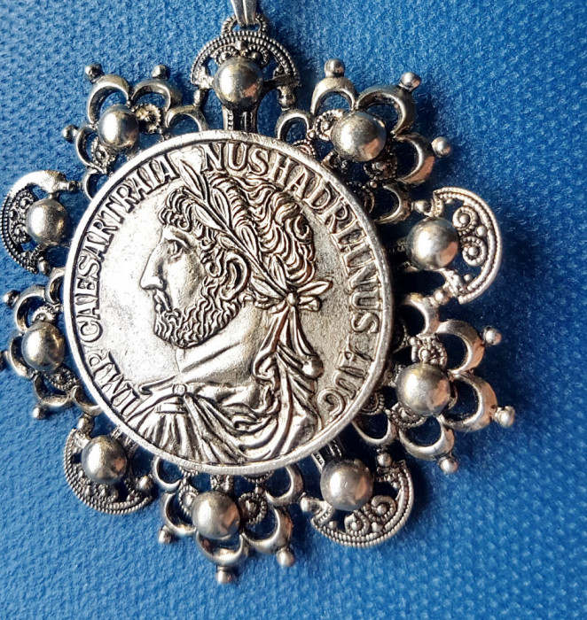 F455-Medalion Imperator Caesar Traianus Adrianus Augustus argintiu.