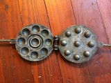 Forma veche de prajituri in forma de nuci obiect de bucatarie traditional mijlocul sec XX