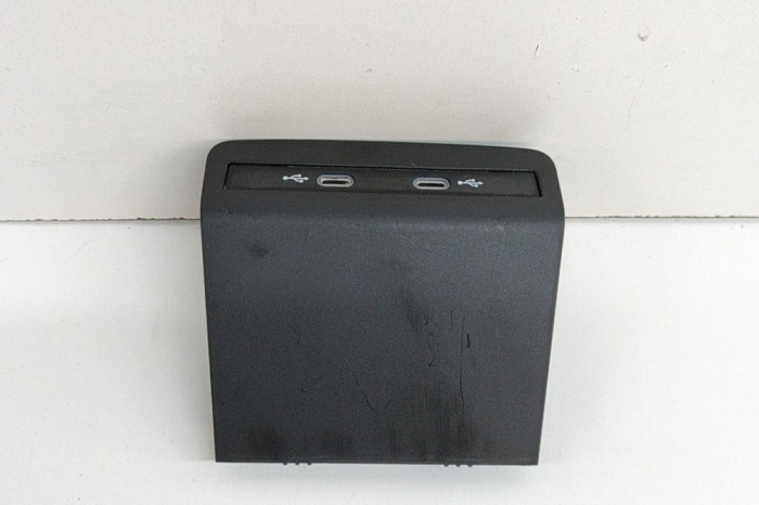 USB VW ID.3 E11 2023 OEM: 5NA035700,10A863099 25433375