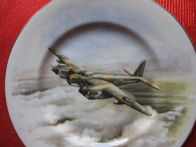 FARFURIE DECORATIVA PORTELAN ENGLEZESC BONE CHINA AVION MOSQUITO foto