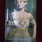 Nora Roberts, Iluzii cinstite