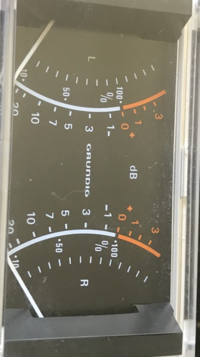 vumetre casetofon grundig